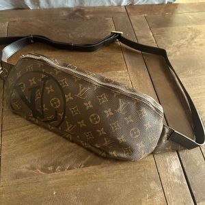 LV men’s waist/crossbody pouch